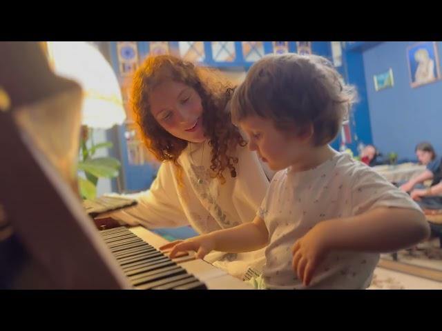 Accompanist is 3 years old - Аккомпаниатору исполнилось три годика