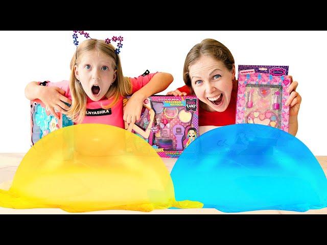 Милана и МАМА СДЕЛАЛИ СЛАЙМ из КОСМЕТИКИ МИЛАНЫ! #2 Что У них Вышло? Makeup Slime