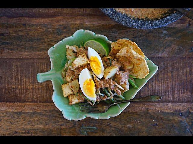 Gado Gado (Mixed Vegetables with Spicy Peanut Sauce)