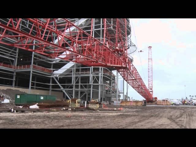 DAYTONA Rising 490-foot Manitowoc 2250 Crawler Crane