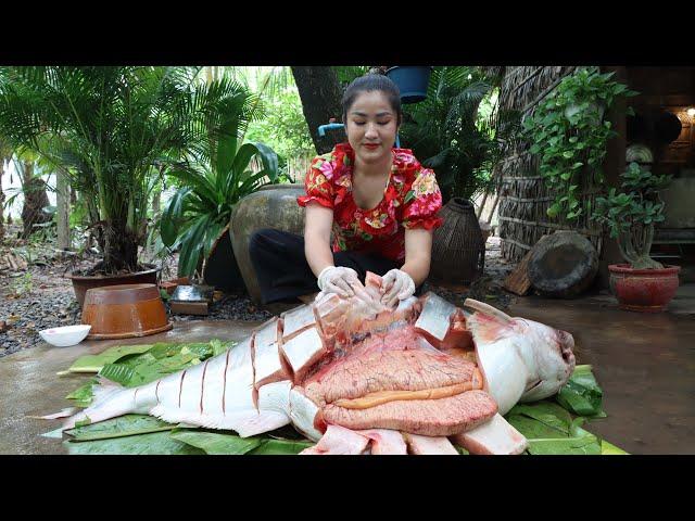 Countryside Life TV: Big river fish cooking by mother and daughter with country style