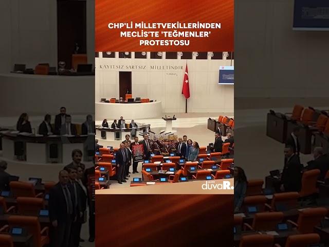 Milli Savunma Bakanlığı bütçe görüşmeleri öncesi CHP'li vekillerden 'teğmenler' protestosu #shorts