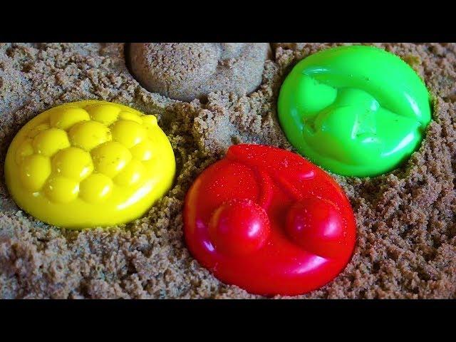 We play and learn colors. Sand forms cherry grapes pear is easy to play and learn