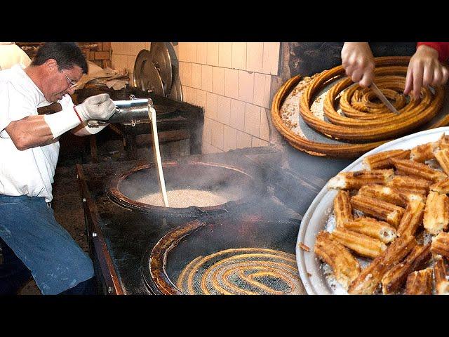 Artisan churros. Traditional elaboration of the dough and threads in Churrería La Mañueta