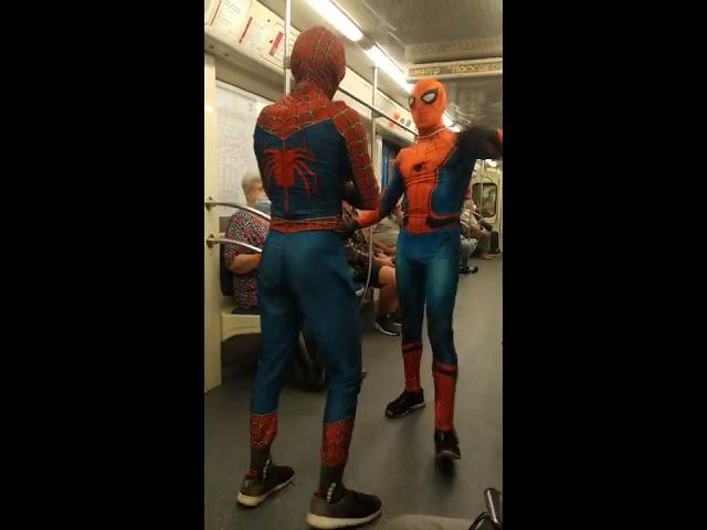 . Spiderman in Moscow Subway(Человек-паук в московском метро)