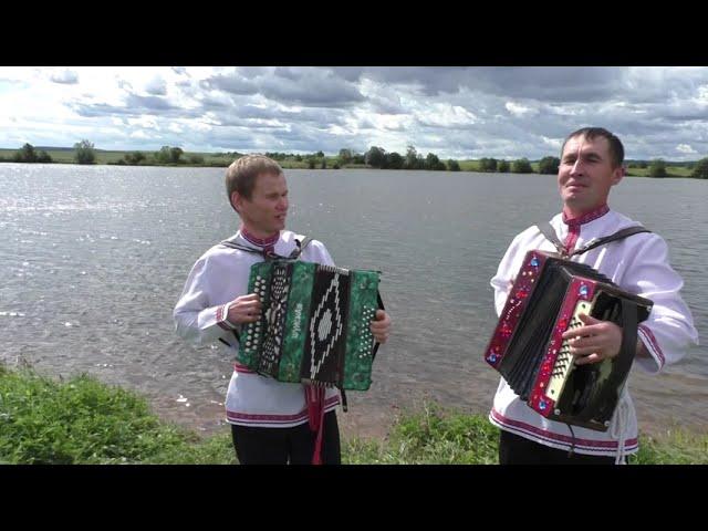 Сергей Глушков да Сергей Смоленцев гармонь дене шоктат / Куженер район Лаждӱр ял