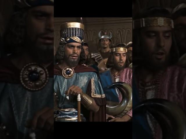 Epic Showdown: Moses' Staff Defeats Pharaoh's Snakes in Ten Commandments  #shorts #movie #christian