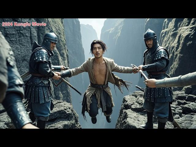 Kung Fu Movie! A slave is pushed into a deep abyss and humiliated, but kills the soldiers to escape!