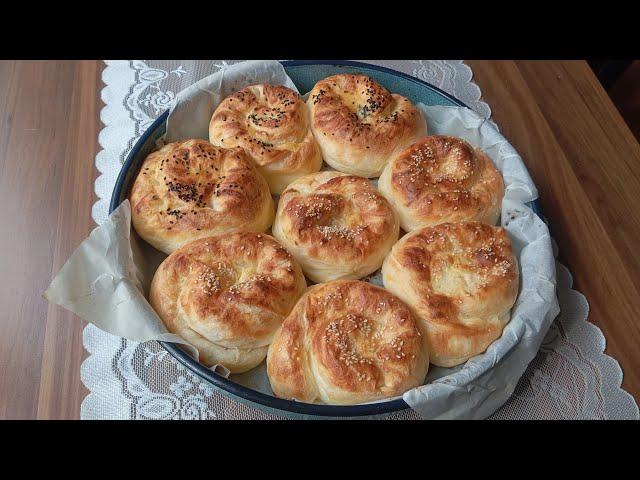 Пухкави и много вкусни банички с готови кори..