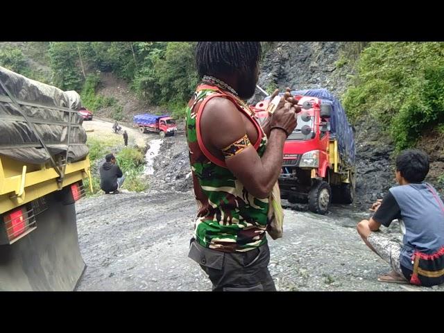 Expedisi wamena puncak jaya (papua)  tanjakan CANTER 4x4