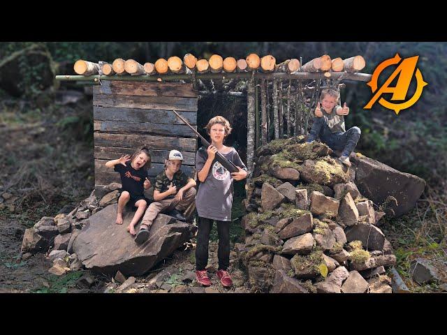 Building Bushcraft Survival "Rock House" from ALONE in the Woods