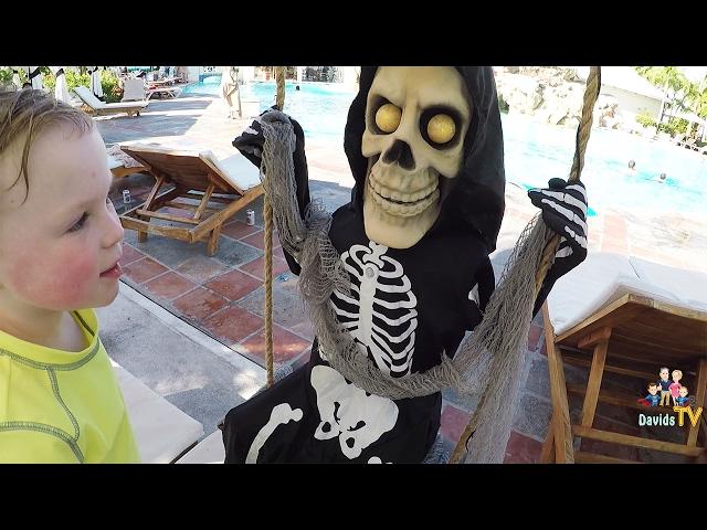 Lil Skelly Bones on Vacation Spirit Halloween Animatronics | Jagger Plays Skeleton Prop