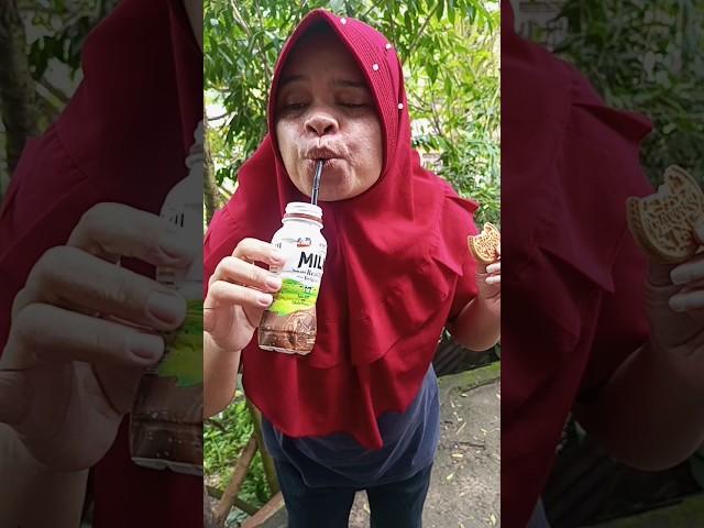 Minum susu bersendawa #short