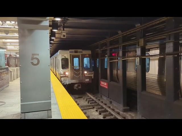 SEPTA Market Frankford Line M4 (Frankford TC bound) at 5th Street - Independence Hall