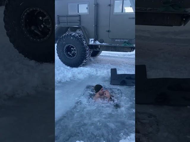 ДИКИЙ СЕВЕР / ЛЕДЯНАЯ ПРОРУБЬ / Alaska ice hole