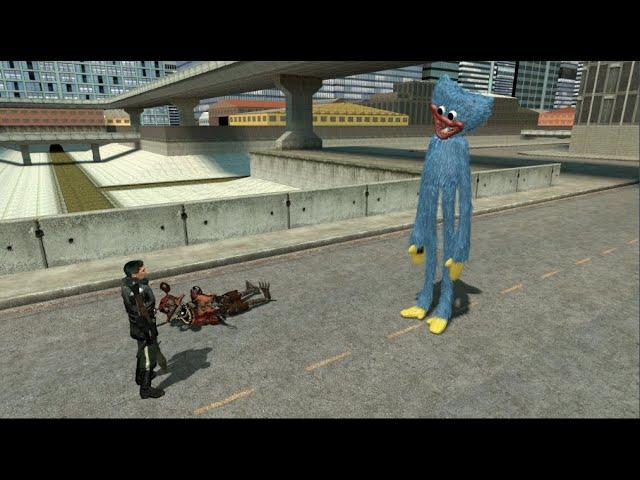 Garry's Mod Huggy Wuggy chase fight in Big City!