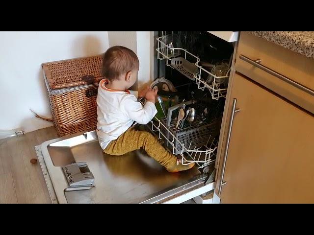 baby help dad in kitchen (Simon)#baby#cute#dish machine#simon