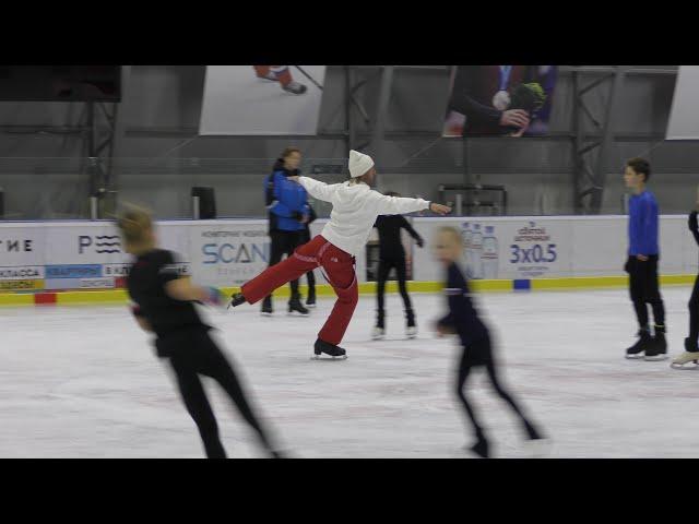 Evgeni Plushenko shows exercise in his Academy