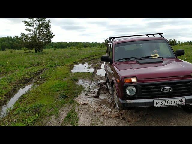 Лада 4x4/Нива на стоковой резине по грязи/Lada 4x4