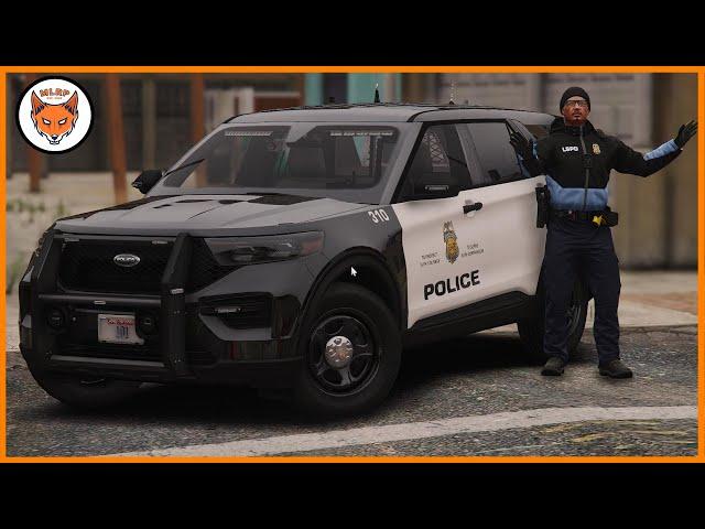 I Roleplay as a Police Officer in GTA RP (Realistic FiveM LEO RP)