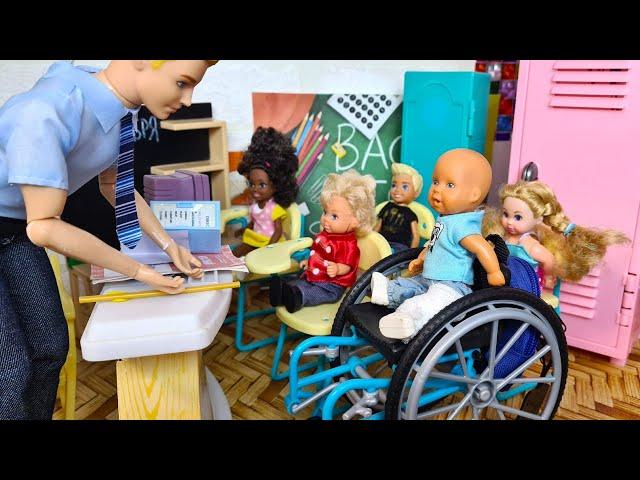 TO SCHOOL IN A WHEELCHAIR Katya and Max are a cheerful family! Funny Barbie Dolls stories DARINELKA