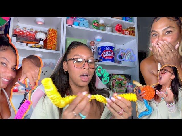 My Mom Broke My Favorite Fidget Toys! (Funny Roblox Moments) | Alanaskyler