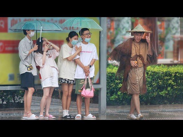 Man Wears Traditional Chinese Straw Raincoat Walking on the Street | Prank