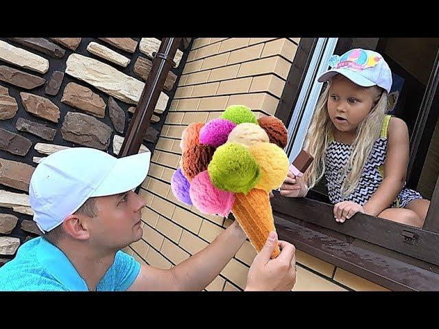 Алиса делает вкусное мороженое! Alice play with color ice cream! Play ICE CREAM CAFE with Alice