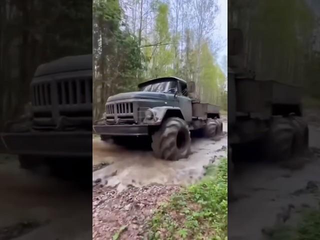 Soviet ZIL 131 6x6 Rolls Through Mud Like It’s Nothing #vintagetruck #offroad #short