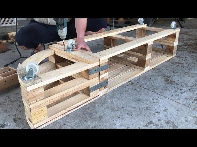 Outdoor Garden Furniture - How to Make a DIY Pallet Sofa for Small Garden