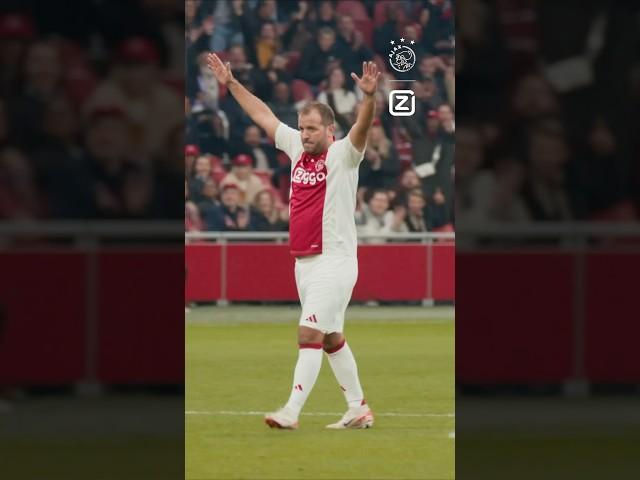 We mic’d up Rafael van der Vaart during Ajax Legends - Real Madrid Legends! ️