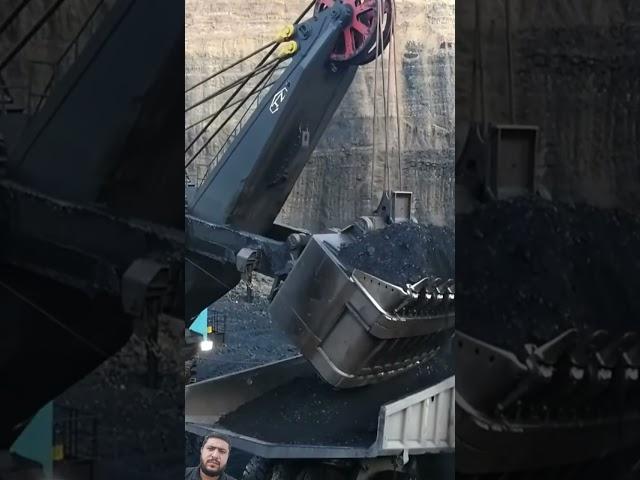 Biggest mining machine in the world, #excavator #miningequipment #automobile #miningmachinery