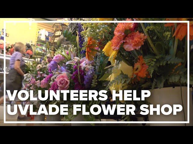 Volunteers help Uvlade flower shop