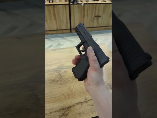 Glock 17 свето сигнальный под холостой патрон 9 мм р.а.к. 26500₽ эксклюзив.  89287002227