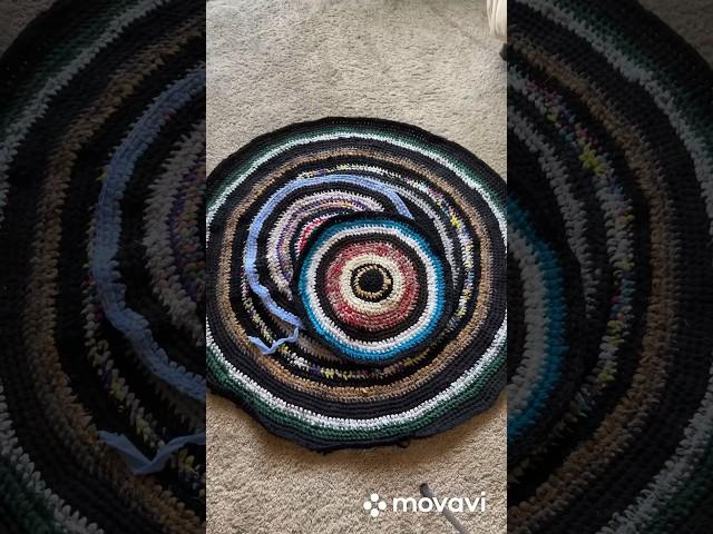 Новенькие коврики из старых вещей! #рукоделие #needlework