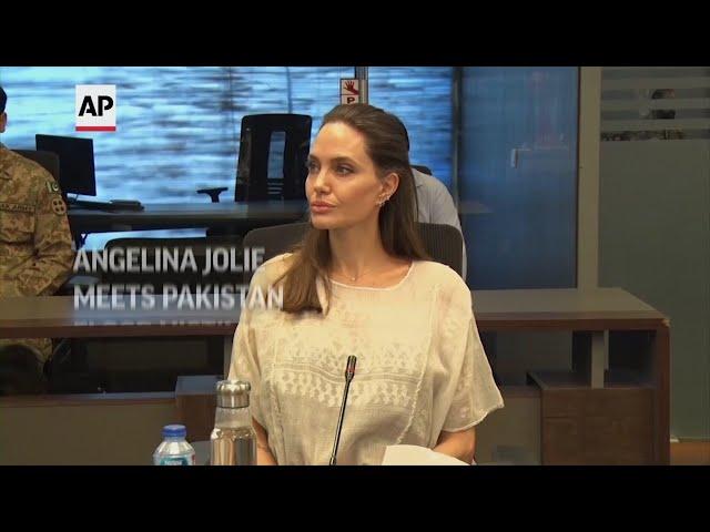 Angelina Jolie meets Pakistan flood victims