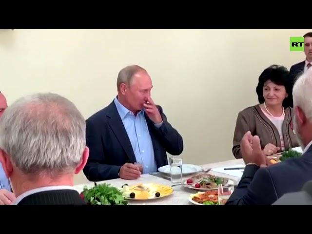 Путин пьет водку в Дагестане