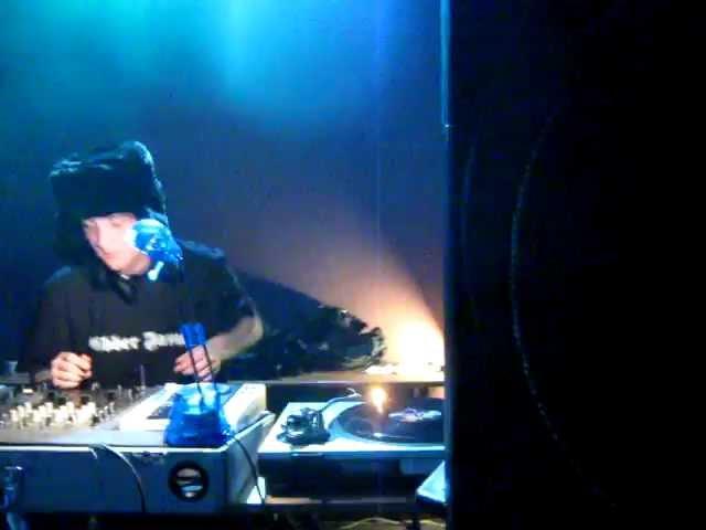 Xmas Hardcore Party @ DB Decibel  25.12.2011 Happy Hardcore Dj Zippy parte 1