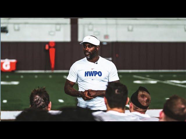 FB: Michael Vick speaks with the team prior to West Virginia