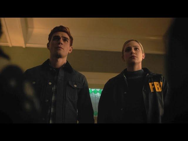 Betty Helps Archie Get His Home Back - Riverdale 5x05