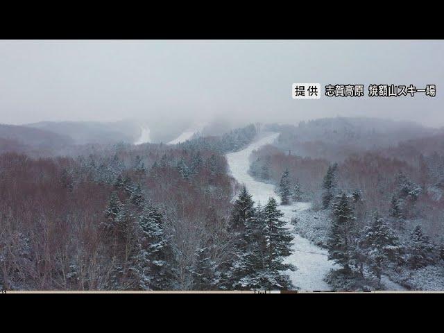 志賀高原の焼額山スキー場で3cm積雪　北アルプス爺ヶ岳でも冠雪　紅葉と雪の競演