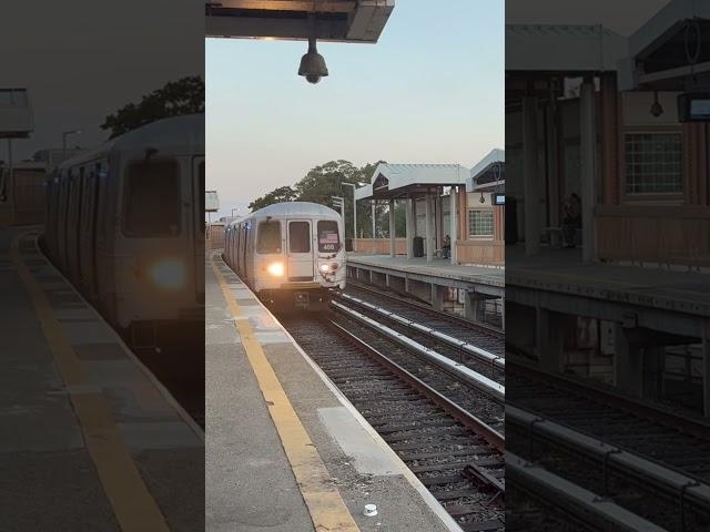 R44 approaches Clifton station | Staten Island railway