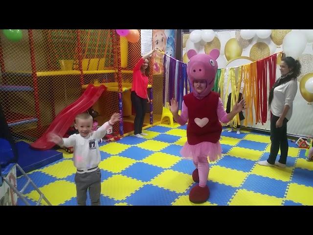 Peppa pig happy birthday play & dance/ Пепа играет и танцует с детками