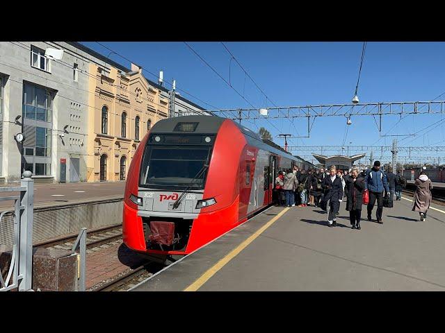 "Гудок Победы!" Электропоезд "Ласточка" ЭС2Г - 028 гудит на Финляндском вокзале, май 2024 года