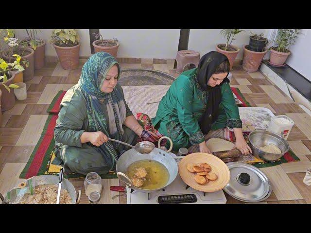 Ami k sath mil k bnai Rajab ki niyaz || Meethi tikiyan || Halwa || Qeema puri || @Nadi927