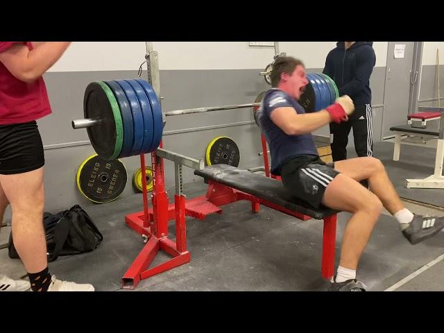 200kg raw benchpress @18y/o & 72kg bw