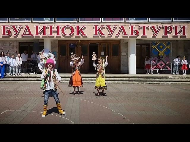 Еней Сливчук і танцювальне тріо "Силянка" / "Стефанія"