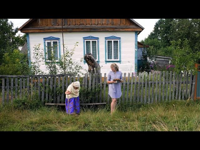 Happy life of a girl with her 91-year-old grandmother in a remote village