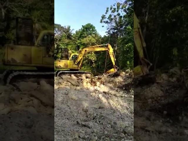 EXCAVATOR TUA.