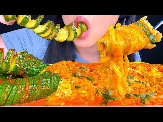 ASMR SPIRAL CUCUMBER KIMCHI SPICY NOODLES (ASMR PHAN)